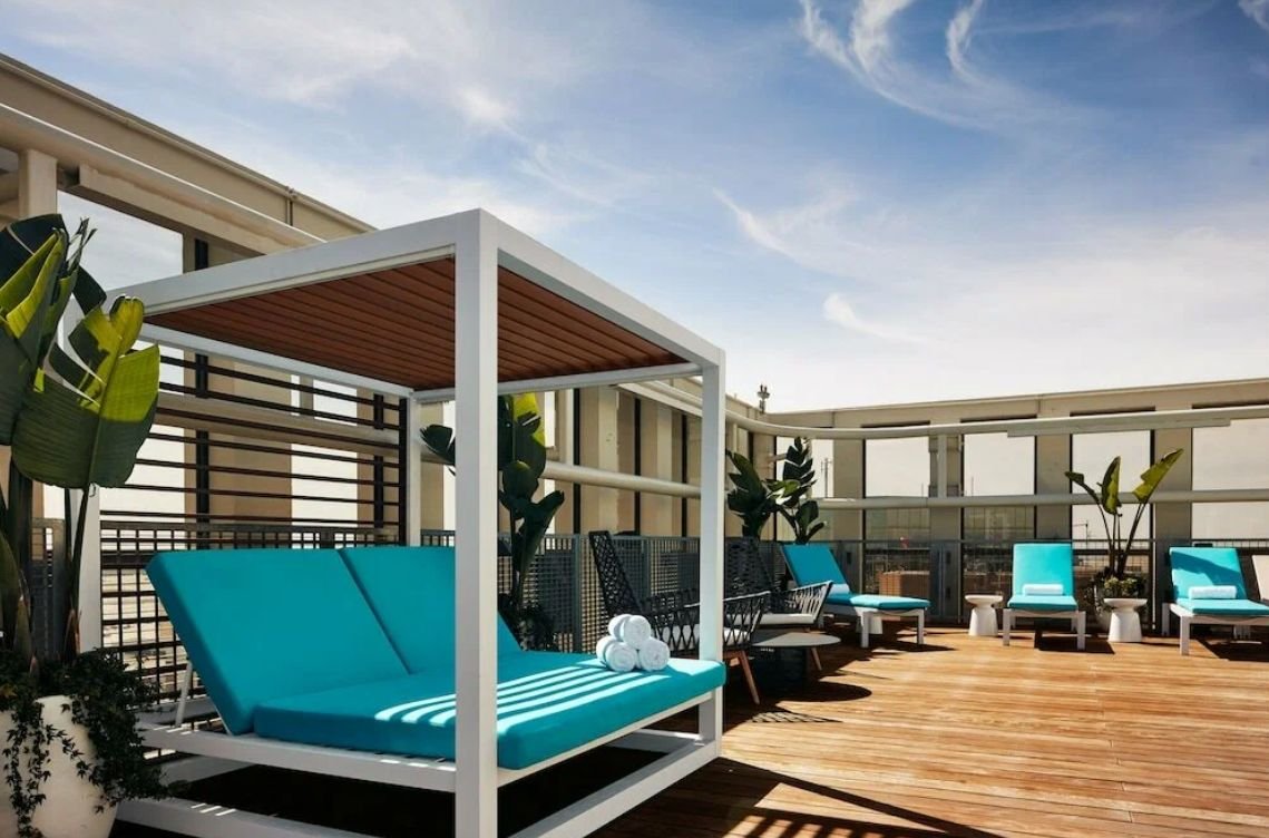 facilities_cabana_seating_area